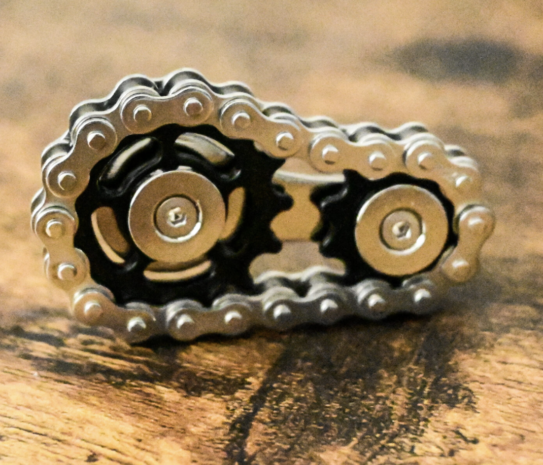 Gear chain fidget toy in silver